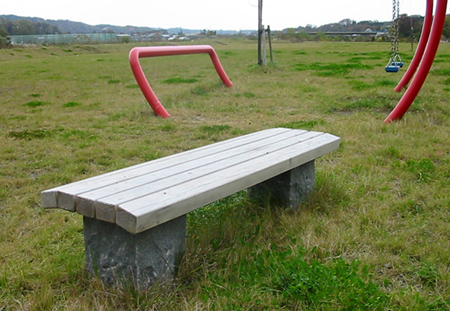 公園施設のベンチ　その１